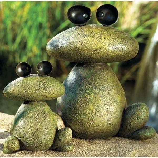pebble frog sculptures