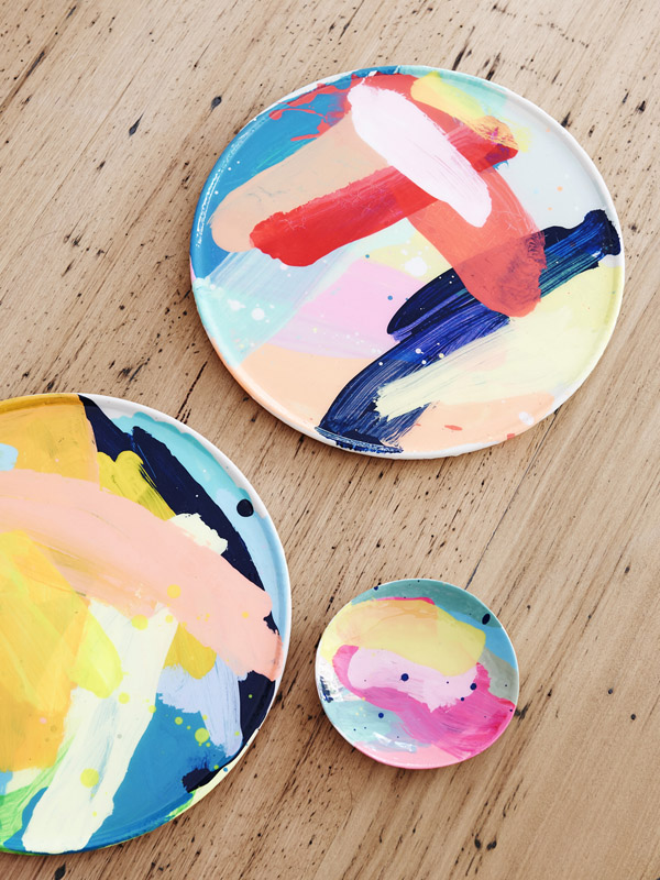 work of art plate in different colors