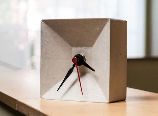 Simple cement clock for your desk