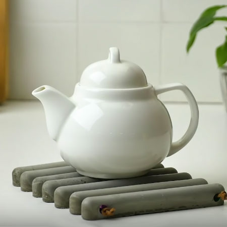 Cement tea pot holder 