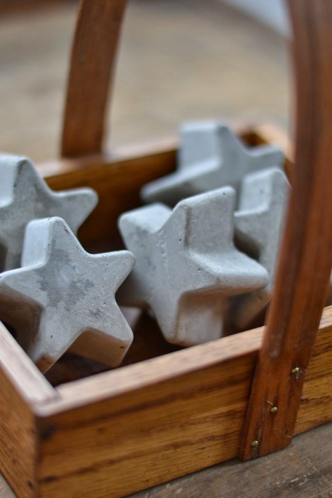 Tiny star shaped cement décor