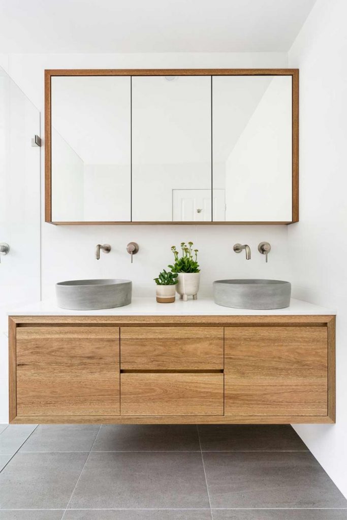 Choosing a Perfect Bathroom Mirror Cabinet - Useful DIY Projects