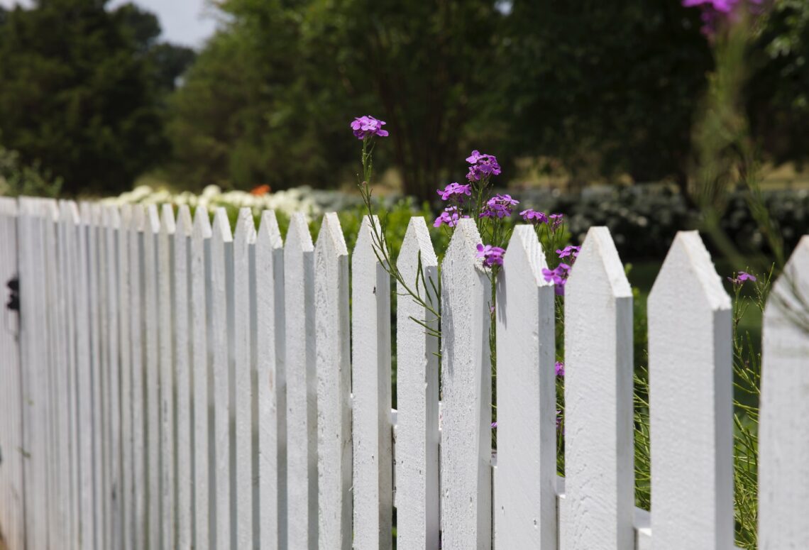 Building A Fence Here's How To Make It Both Stylish And Firm