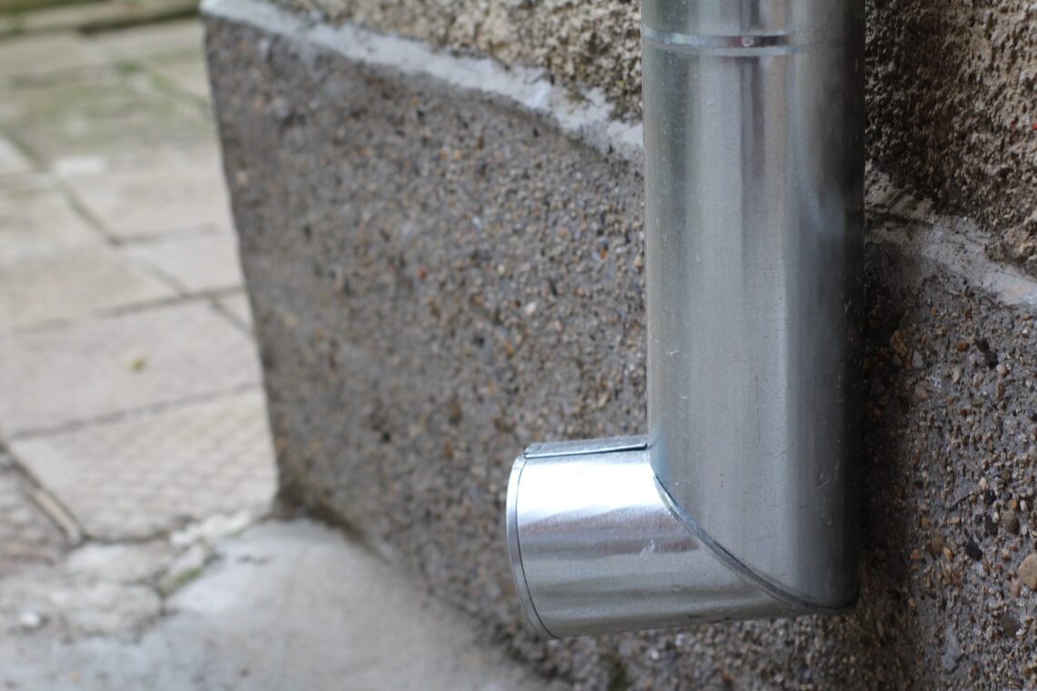 What are the Steps to Install Rain Gutters