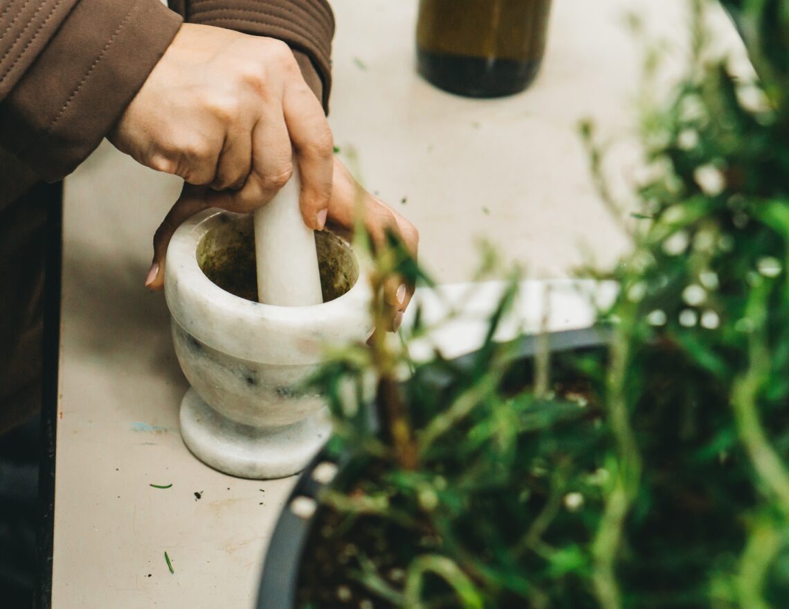 DIY Rosemary Scalp Oil Recipes for Stronger, Thicker Hair