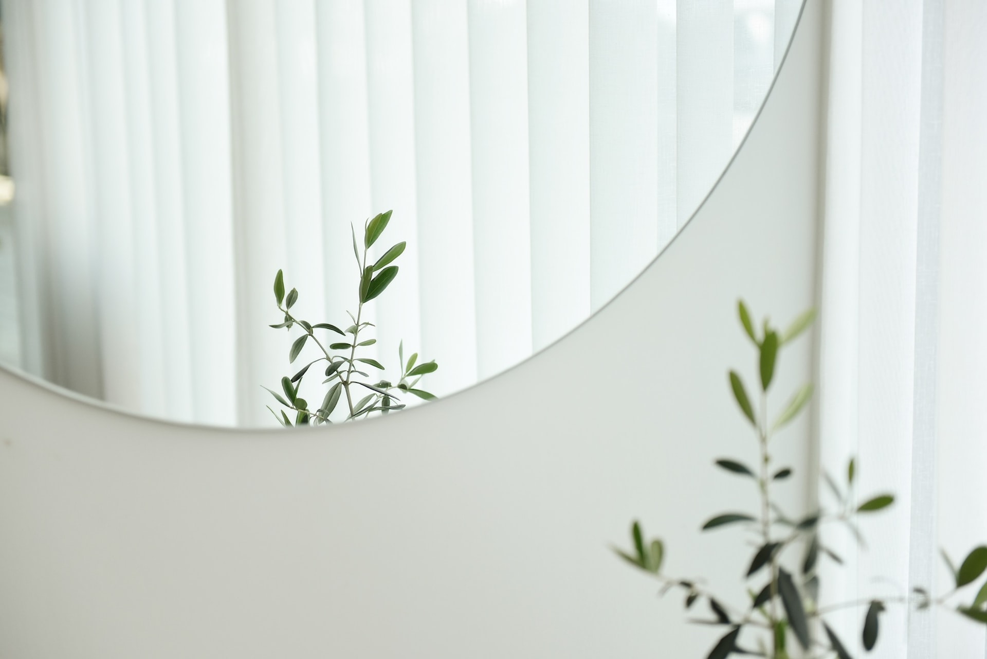 How Much Does Mirror Installation Cost? Useful DIY Projects