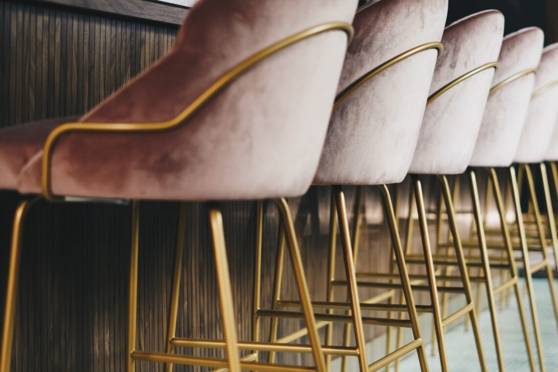Choosing the Right Height for Restaurant Bar Stools